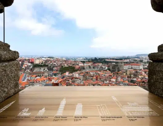 vista torre dos clérigos porto
