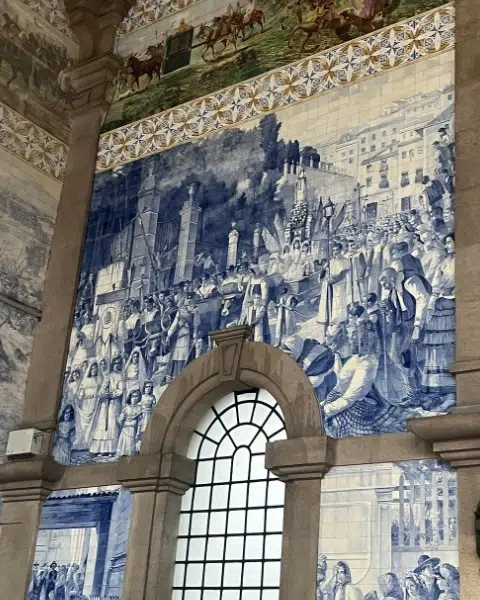 tiles sao bento station in porto